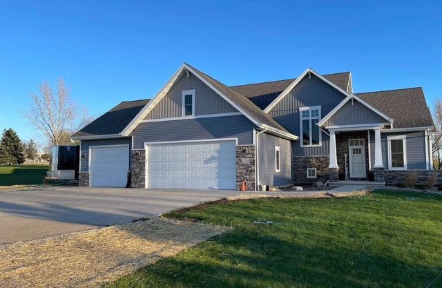 EAA Air Venture Rental 4 Bedroom, Golf-Course Home
