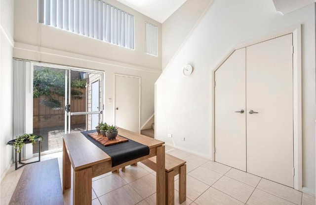 EACO12 - Stylish 1-BR Loft Apt | Spacious, Free WiFi & A/C