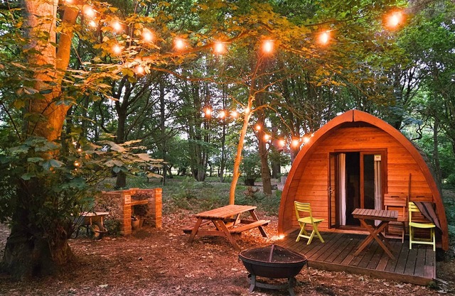 Luxury Woodland Countryside Glamping MegaPod - Eadmund