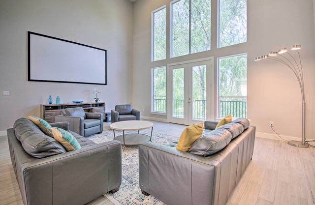 EaDo Houston Home, Walk to Convention Center!