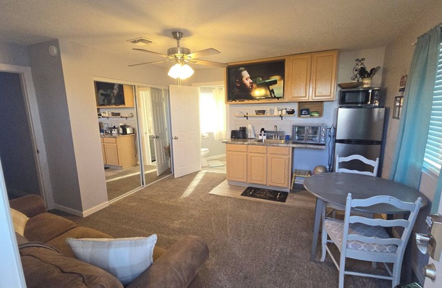 Eagar Hot Tub Getaway. Sleeps 4. Starlink Internet.