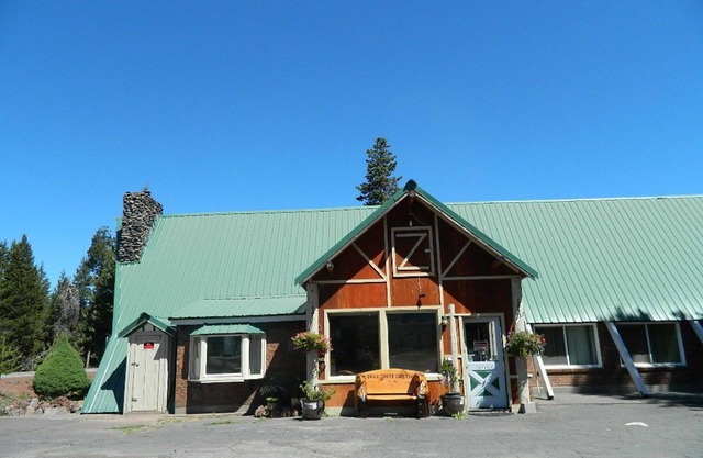 Eagle Crater Lake Inn
