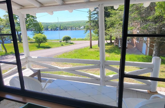 CASA DE ESCUELA (ÁGUILA DEL ÁGUILA): Keweenaw Peninsula-Cozy, tv por cable, wifi!