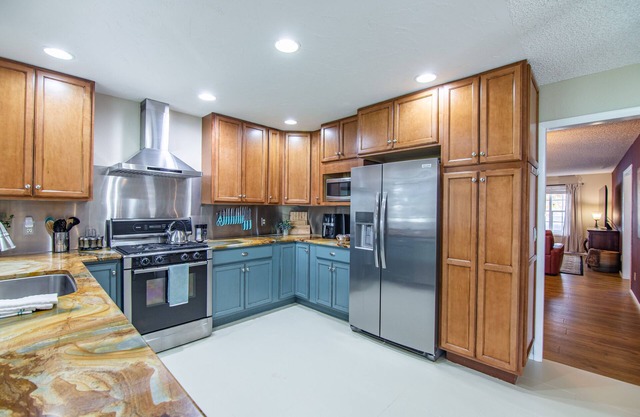 Eagle Hills Home--next to Golf Course