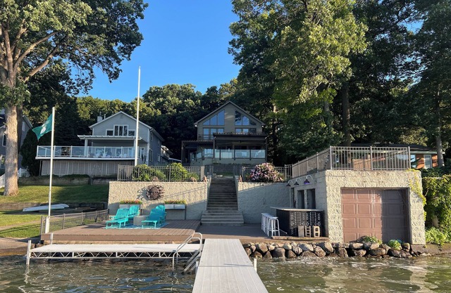 Eagle Lake Paradise! Close to ND! Enjoy kayaking, hot tub and Sunset views!