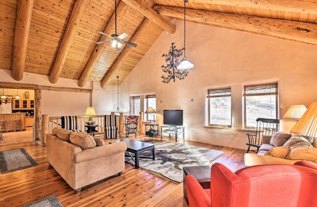 Eagle Nest Home w / Hot Tub & Views - 5 minutos del lago