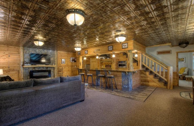 Eagle Pine Lodge