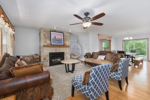 Eagle Point! Discover serenity in our secluded oasis! Hagar Shores parkBeach area