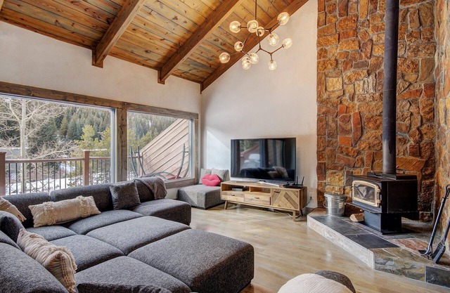 Eagle Ridge Escape 5 Bedroom Townhouse by RedAwning