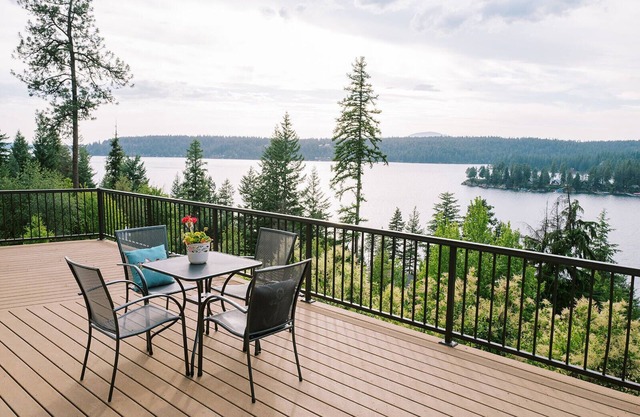 Eagle's Eyrie Hayden Waterfront Home with private beach