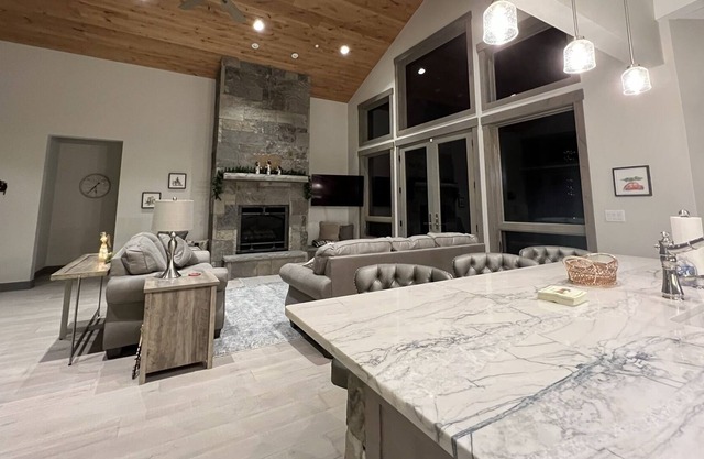 Eagle’s Landing - Ski, Golf, Relax!
