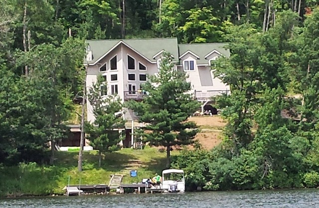 Eagle View Retreat en Long Lake, gran casa de vacaciones para familias y deportistas