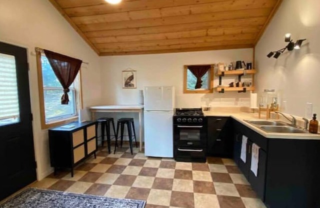 Eagle Wild Cabin