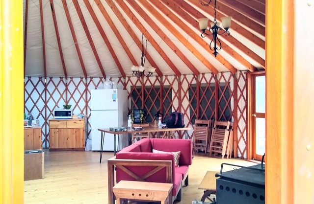 Eagle Yurt en Wilderness Wind, Ely, MN con 3 dormitorios y cocina completa
