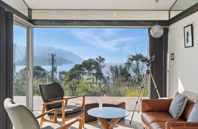 Eaglehawk Pavilions One – Coastal Retreat with Ocean Views
