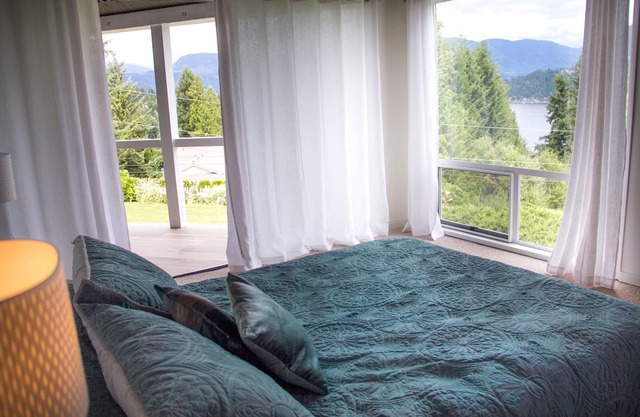 Eagles Bliss, Blind Bay Retreat