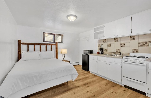 Eagles Nest Motel Unit 3