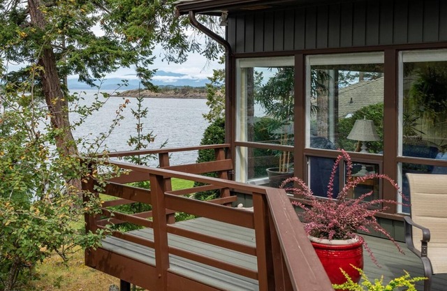 Eagles Perch Retreat' Oceanfront home in beautiful Nanoose Bay. Relax and play!