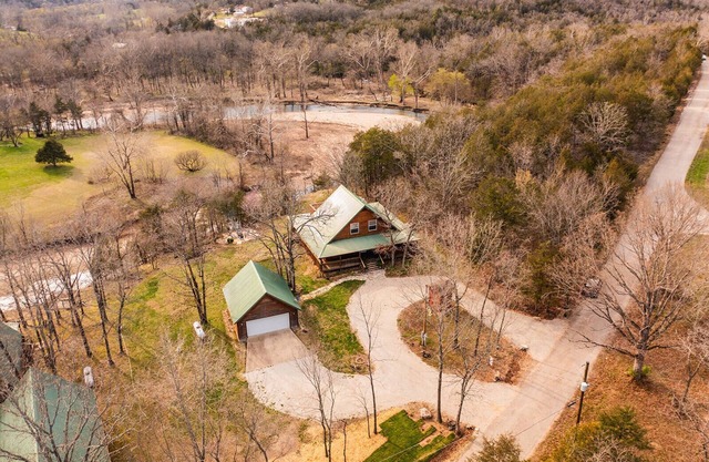 Eagles Roost. Wifi & Dog Friendly. Covered porch & upper Deck w/ Sunset Views