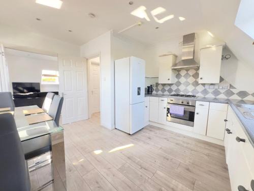 Ealing Hight's-underground walking direct to Heathrow -shops