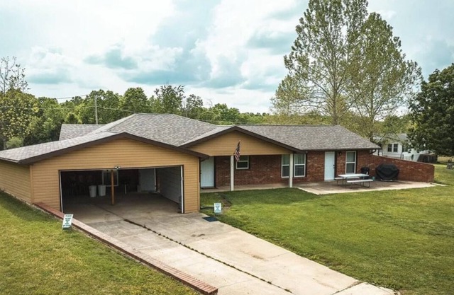 Earth Home Near Leonard Wood with Private Pond; Events ok with approval