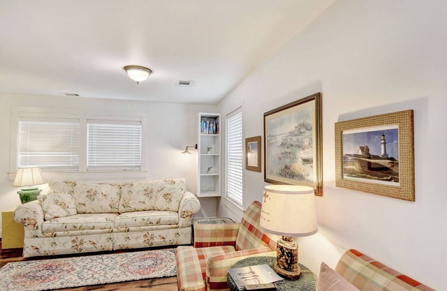 East Beach Bungalow Dog Friendly Best Deal on St. Simons