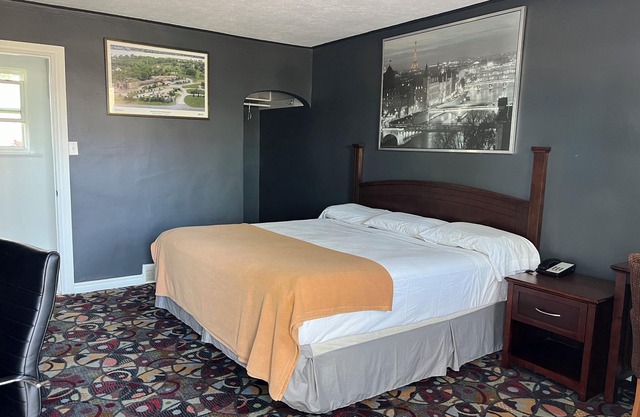 East Court Motel