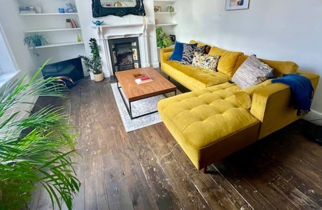 East London Vintage Creative Victorian Maisonette Hackney