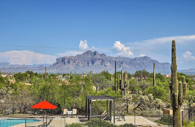 East Mesa Desert and Mountain Views: 5BR, Pool