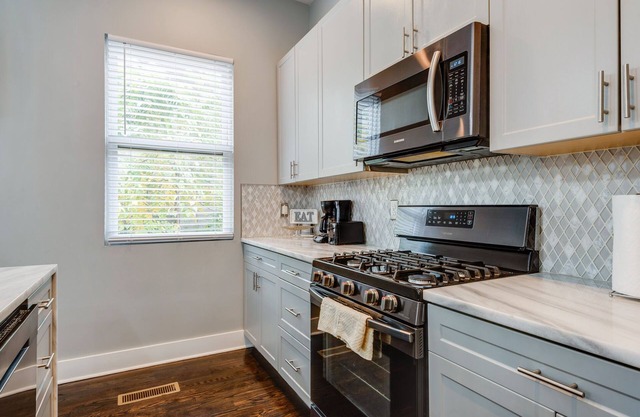 East Nashville*Amazing PLACE* w/rooftop 😍 5 bedrooms
