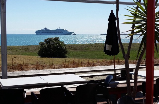 East Pier Hotel