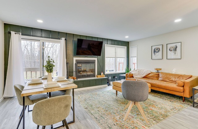 East Stroudsburg Townhouse < 1 Mi to Ski Area!