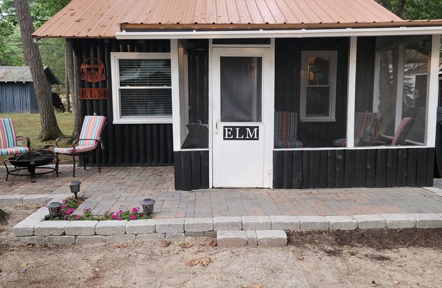 East Tawas 2 bedroom cabin