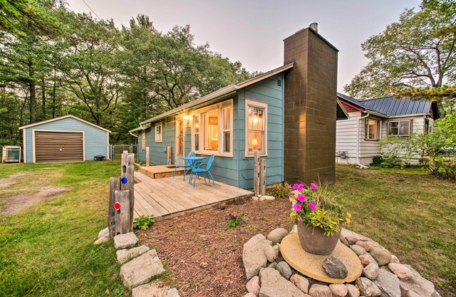 East Tawas Cabin w/ Deck, Backyard & Fire Pit!