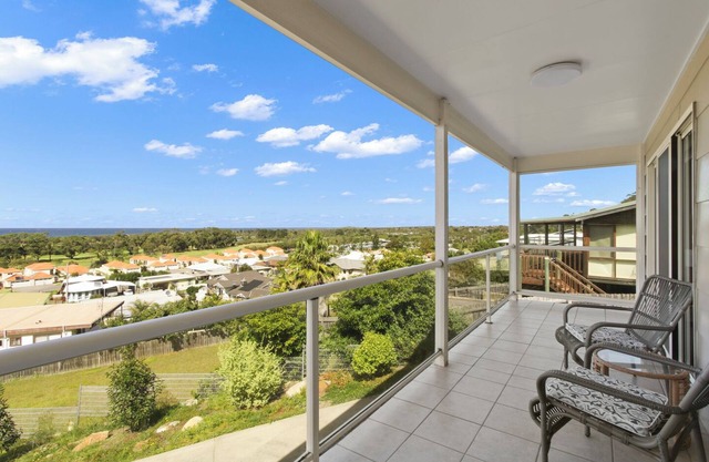 Eastern Views Beach House - Lakes Entrance