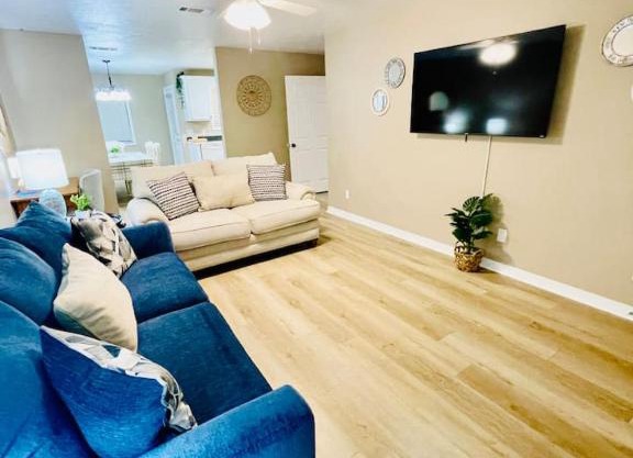 Eastgate 14B Stylish Townhouse 5 min to downtown Hammond