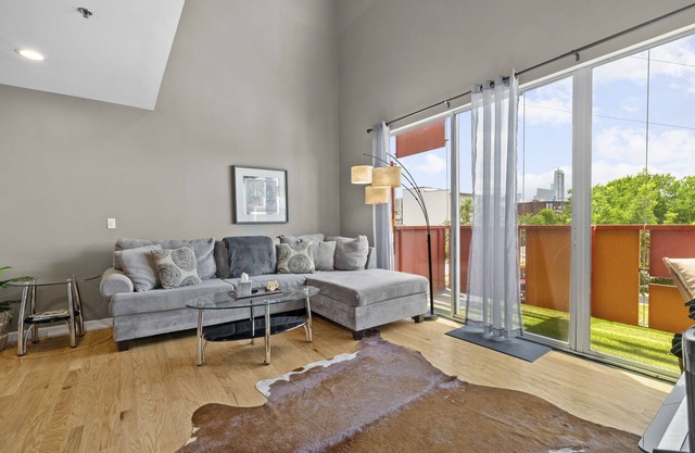 Eastside Heights: Loft in the Vibrant East Austin