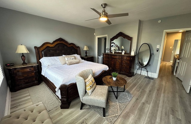 Urban sanctuary with pool! Spacious, remodeled home sleeps up to 6. Free parking