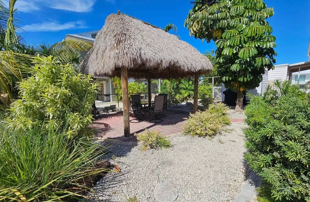 Easy access to beautiful Keys water & a short drive to Key West fun!