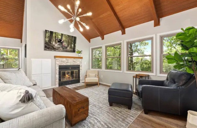 Easy access to bike, hike, golf or paddle from this Bella Vista retreat!