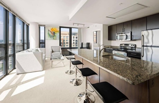 Easy Downtown DC Access , 2BR w/ Terrace + Gym