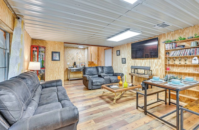 Easy I-30 Access: Cozy Texarkana Apt w/ Essentials