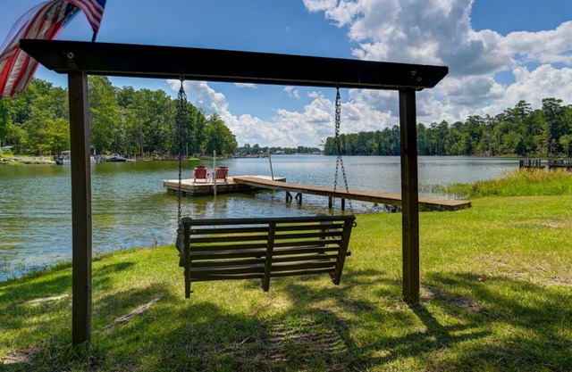 Easy Lake Living - Sleeps 8