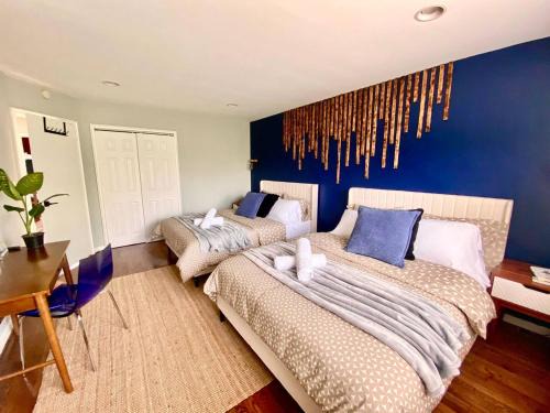 Easy PATH&Bus access- NYC designer home & Terrace