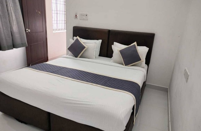 Eben Service Apartment