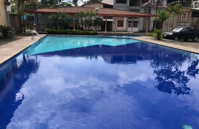 DEPARTAMENTO DE LUJO CON PISCINA Y ÁREAS SOCIALES
