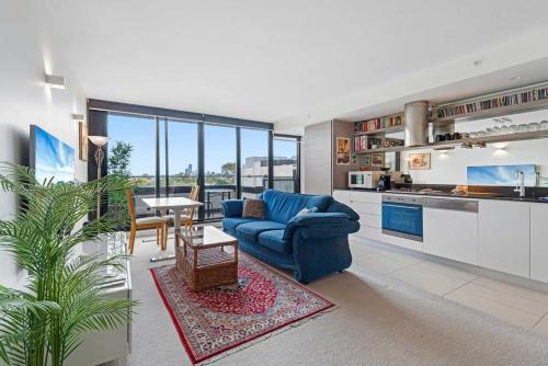 Eclectic 1-Bed Apartment with Pool and Gym