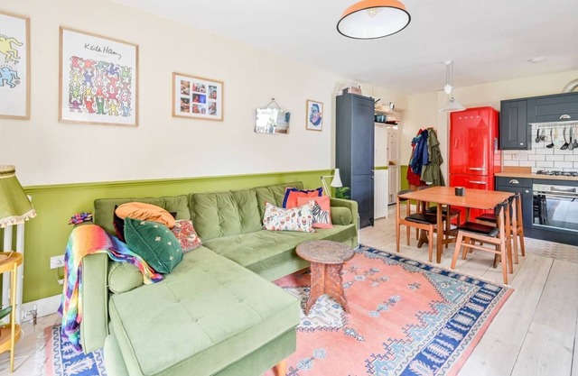 Eclectic 2 BR Apartment With Garden in Tulse Hill