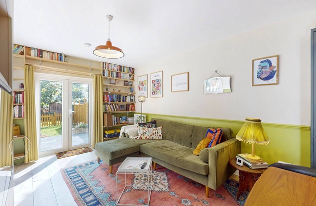 Eclectic 2 BR apartment with garden in Tulse Hill