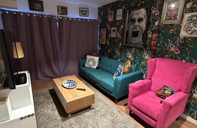 Eclectic 2BR apartment in West Footscray!
